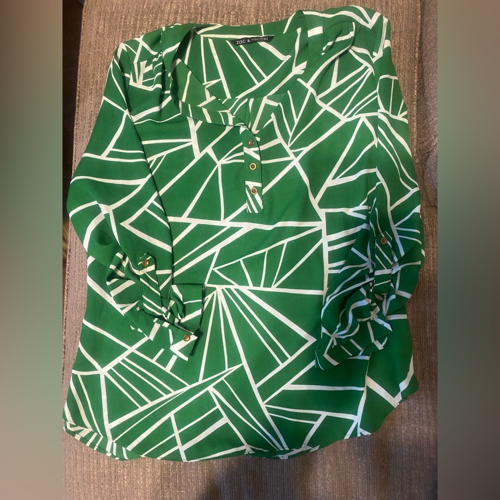 Zac & Rachel Green and White Geometric Button-Front Blouse